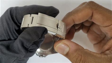 how to adjust rolex bracelet clasp.